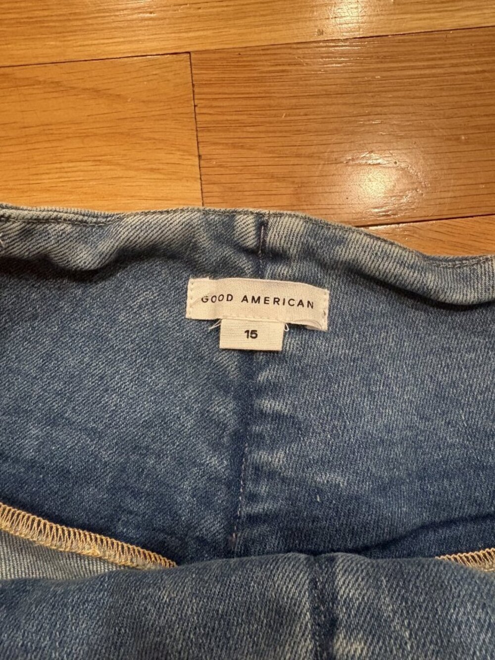 Good American Size 15 Light Wash Straight Leg Jeans with Seam Detail - Picture 4 of 6